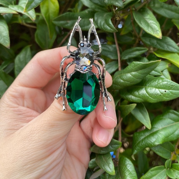 Vintage Inspired Beetle Brooch, Sparkling Green and Gray Jewels, Lightwe… - Picture 3 of 8